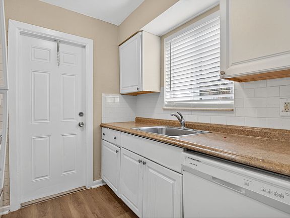 3rd image of 2931 NE 7th Ave APT A