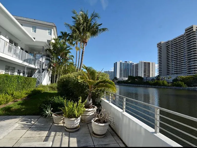 2445 Lake Pancoast Dr #4 — Photo 8