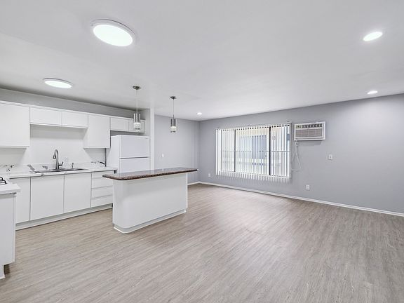3rd image of 411 S Berendo St APT 305