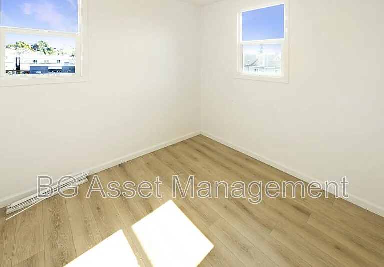 2039 Macarthur Blvd #10 — Photo 8
