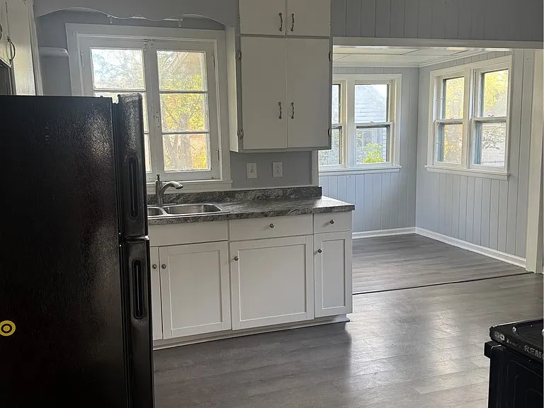 686 Seward St — Photo 13