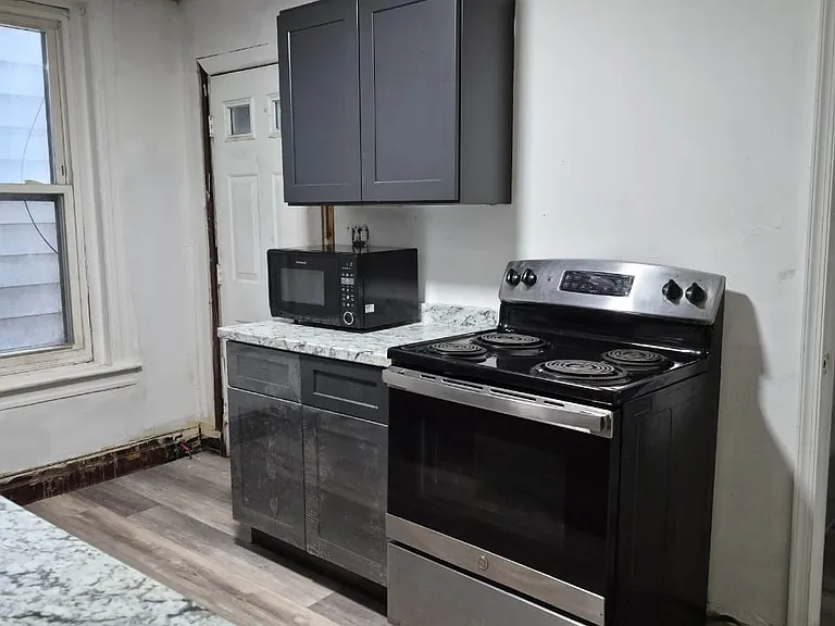 217 N 8th St — Photo 19