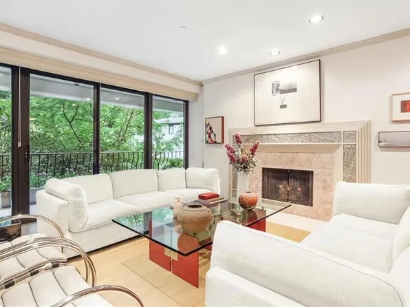 433 Ward Pkwy Unit 1, Kansas City, MO 64112