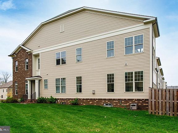 3rd image of 42608 Mantua Sq