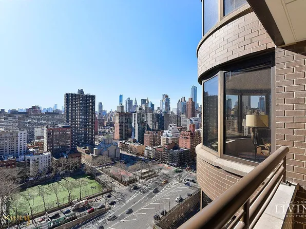 330 East 38th Street image 5 of 24