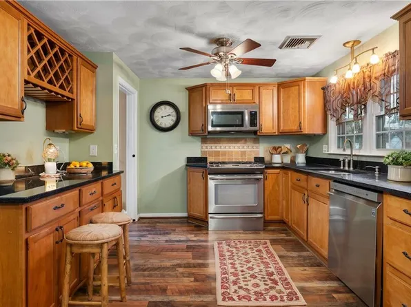114 Steere Farm Rd, Burrillville, RI 02830