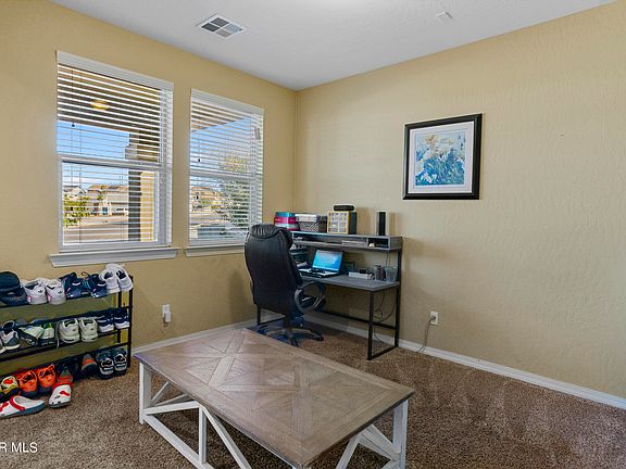4th image of 112 S Halstead Dr