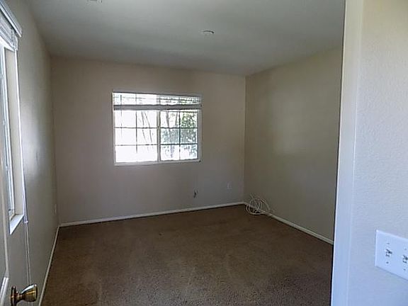4th image of 28373 White Oaks St