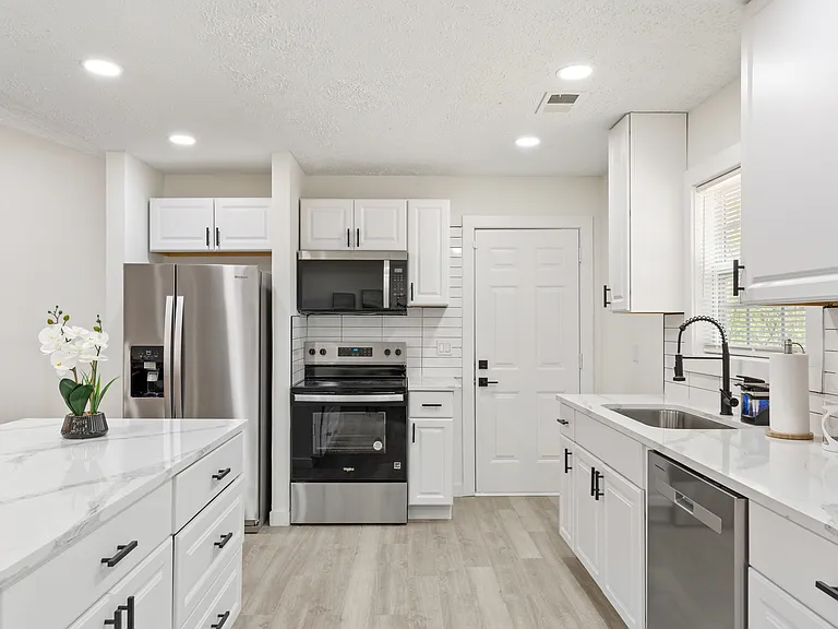 4352 Southvale Dr — Photo 9
