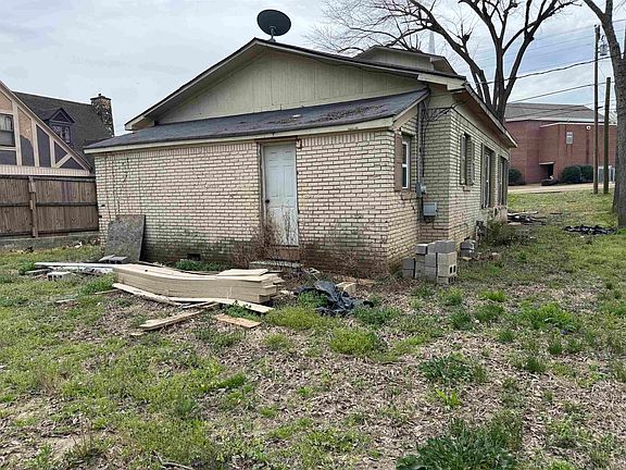 4th image of 311 W Court Ave