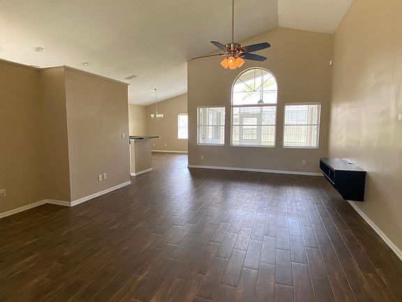 5th image of 829 Magnolia Creek Cir