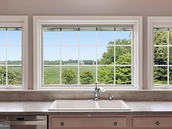4th image of 2196 Bellemonte Ct
