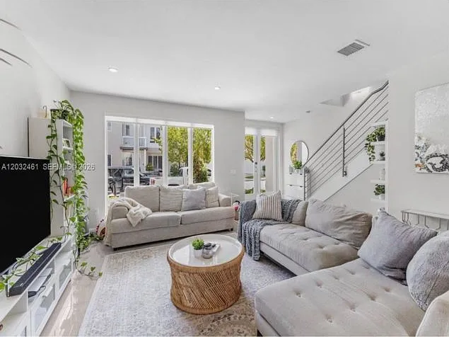 6440 NW 103rd Psge — Photo 3