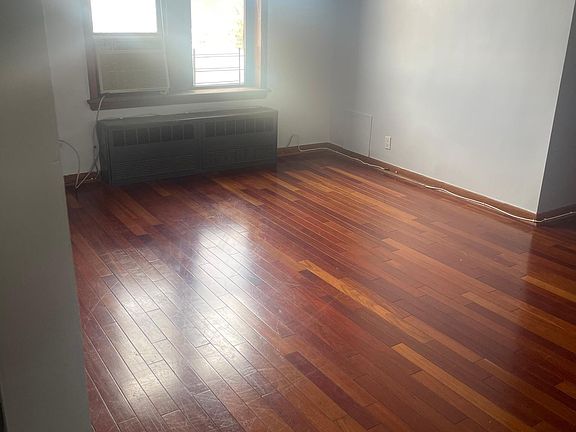 5th image of 8603 102nd St APT 5D
