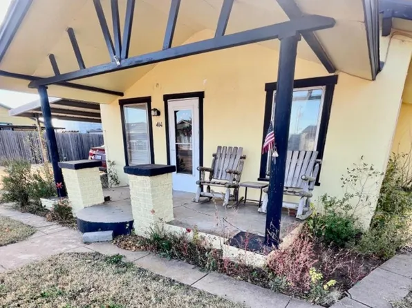 414 W 7th St, Idalou, TX 79329