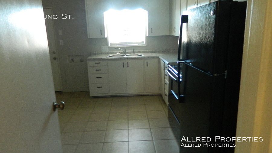 2nd image of 908 Young St