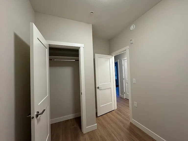 208b St — Photo 8