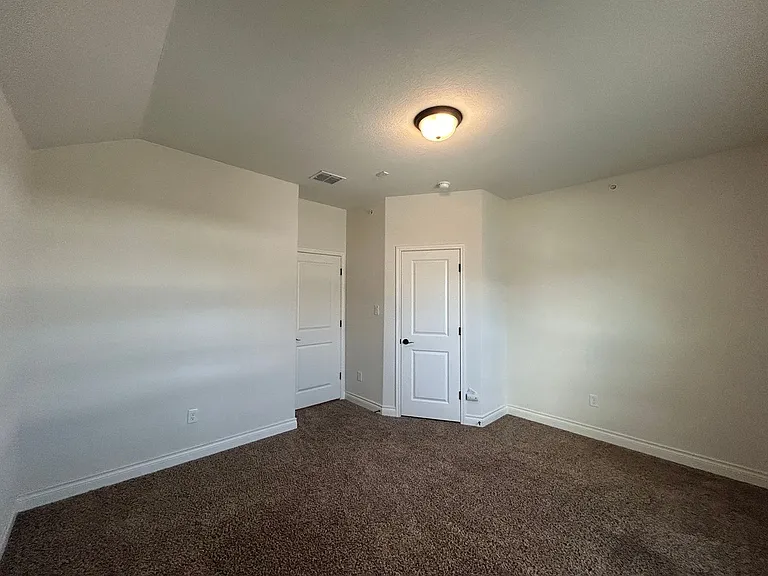 320 Untermaier St — Photo 16