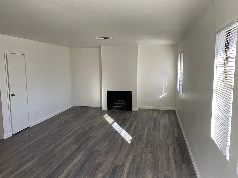 3911 Cambridge St — Photo 2