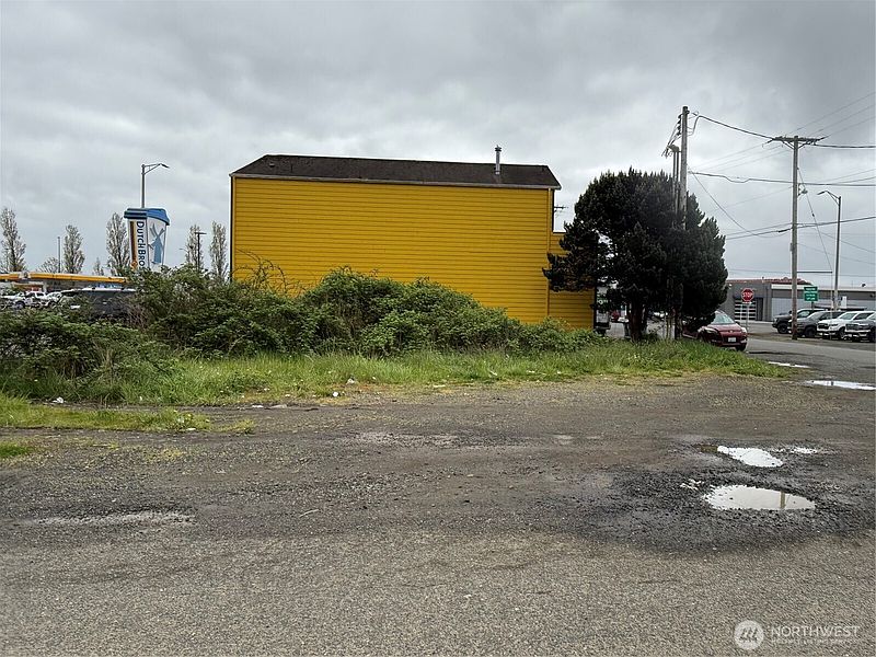 2nd image of 110 S Harbor Street