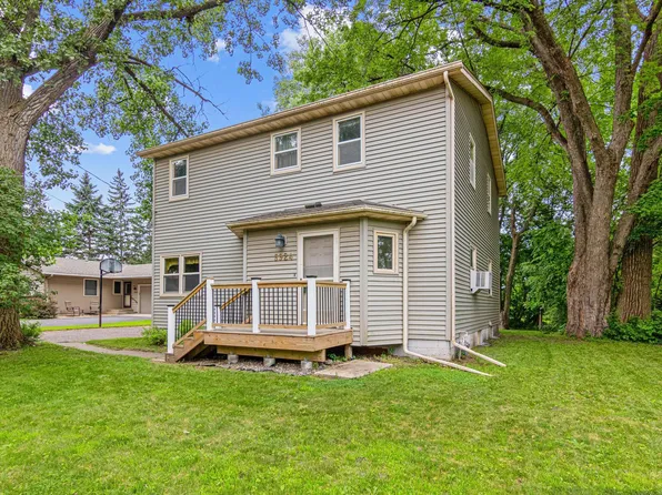 5924 Oakwood Mnr NE, Fridley, MN 55432