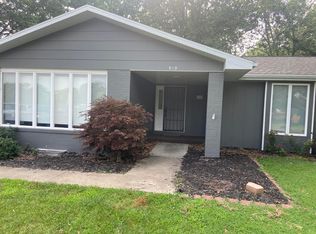 919 Briarwood Ln, Centralia, MO 65240