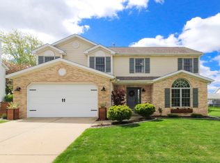 3219 Eagle Crest Rd, Bloomington, IL 61704