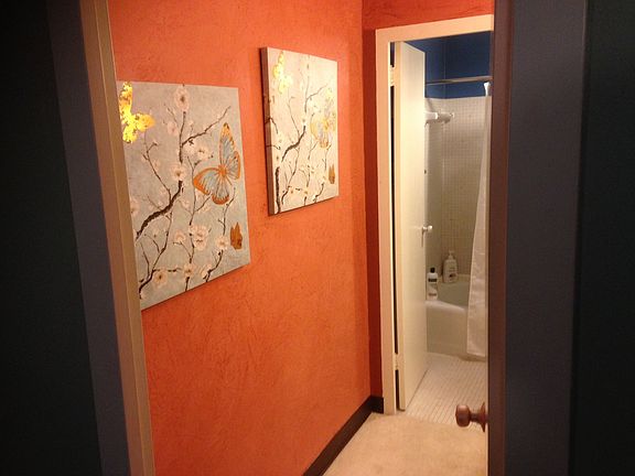 Bath/vanity area
