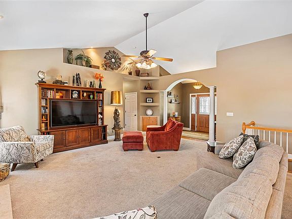 5th image of 3009 Thoroughbred Dr