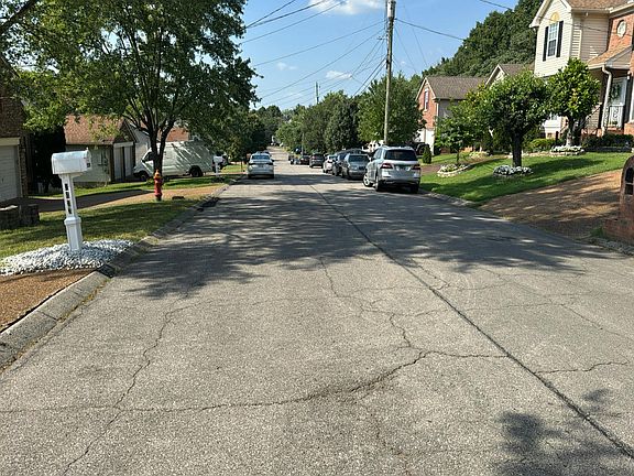 5th image of 3433 Calais Cir