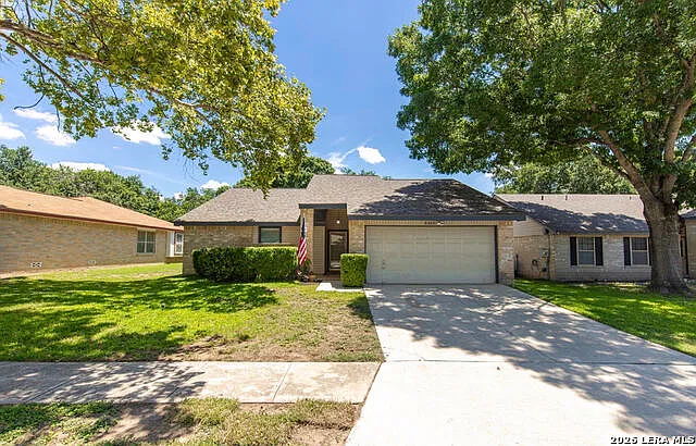 3 bed, 2.0 bath, 1477 sqft, $1,900 — Photo 2