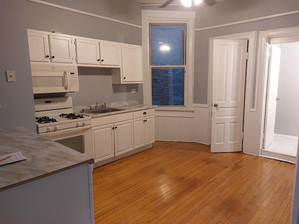 1st image of 1755 1/2 W Division St #3R