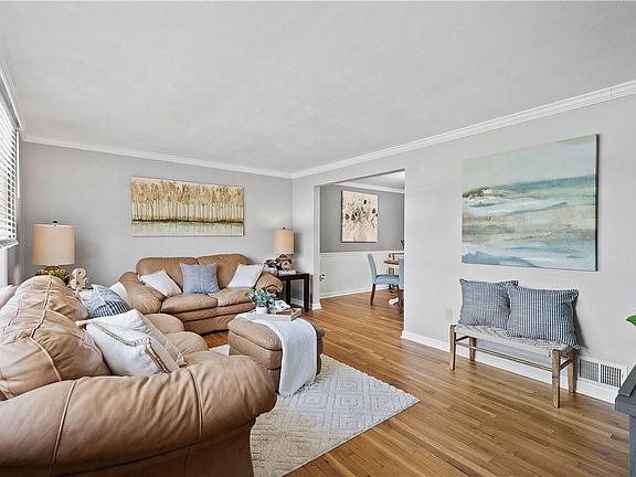 2nd image of 7108 Dumbarton Pl