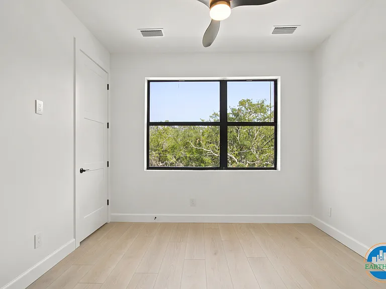 375 13th St N #2 — Photo 32