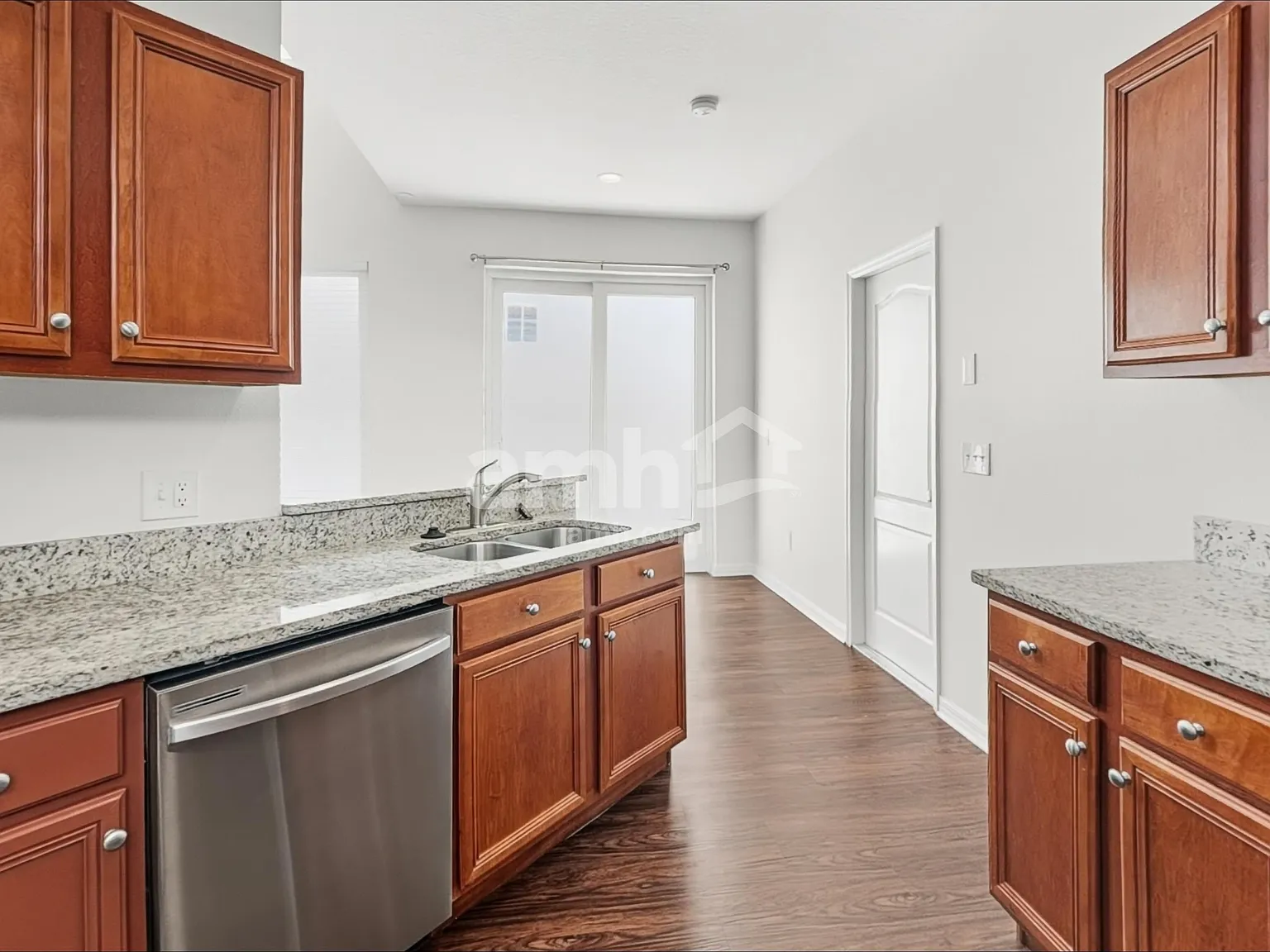 4 bed, 2.5 bath, 1946 sqft, $3,215 — Photo 3