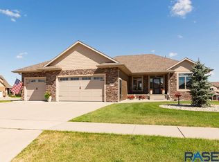 6300 E Jasper Cir, Sioux Falls, SD 57110