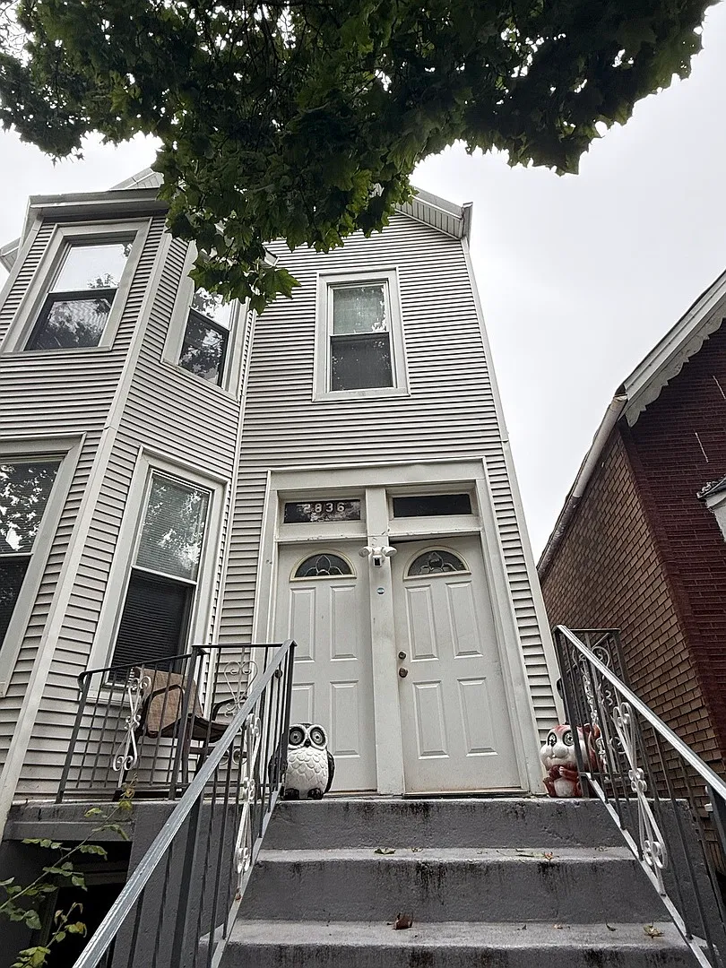 3 bed, 1200 sqft, $2,200 — Photo 2