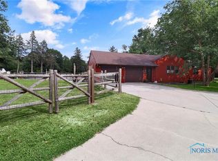 1830 Lilias Dr, Oregon, OH 43616