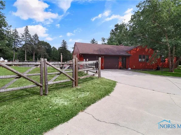 1830 Lilias Dr, Oregon, OH 43616