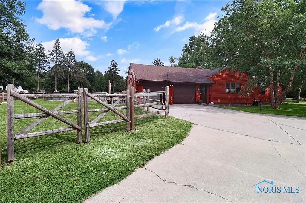 1830 Lilias Dr photo 1