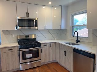 9903 204th St, Hollis, NY 11423