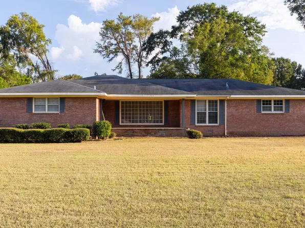 270 Summerville Rd, Smiths Station, AL 36877