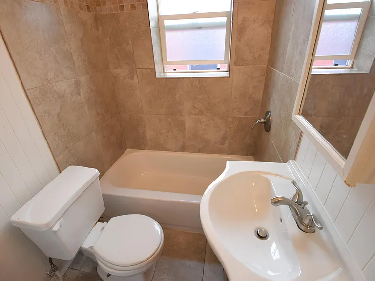 1145 Pennsylvania Ave #4 — Photo 12