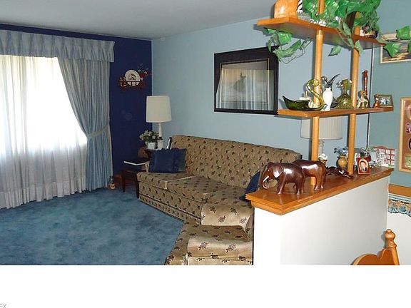 4th image of 1525 Monter Ave