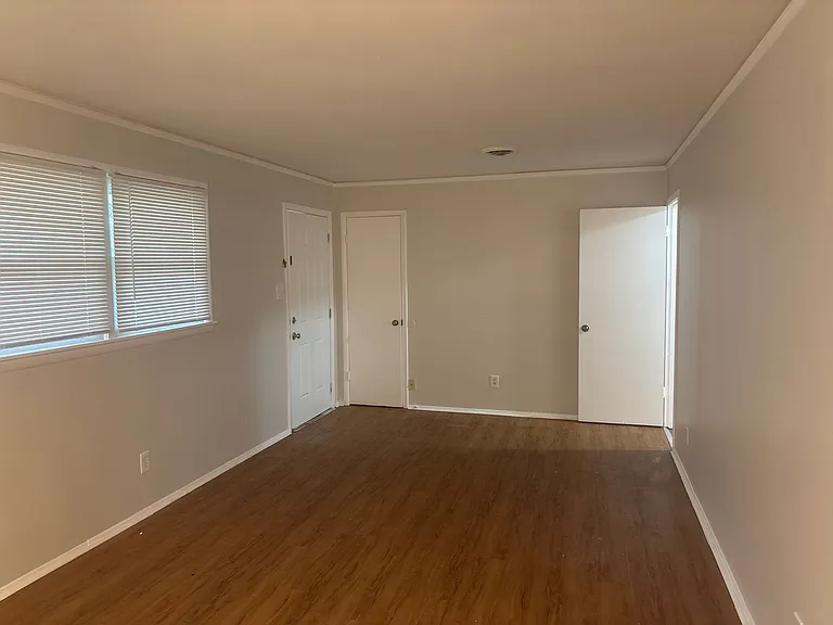 3323 Bedford Ln — Photo 2