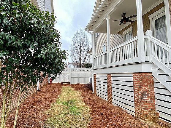 4th image of 4216 Memorial Park Cir