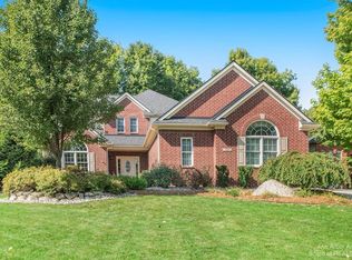 725 W Castlebury Cir, Saline, MI 48176