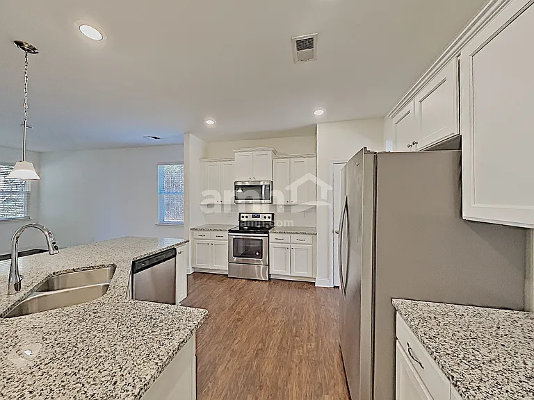209 McBee Pl — Photo 3