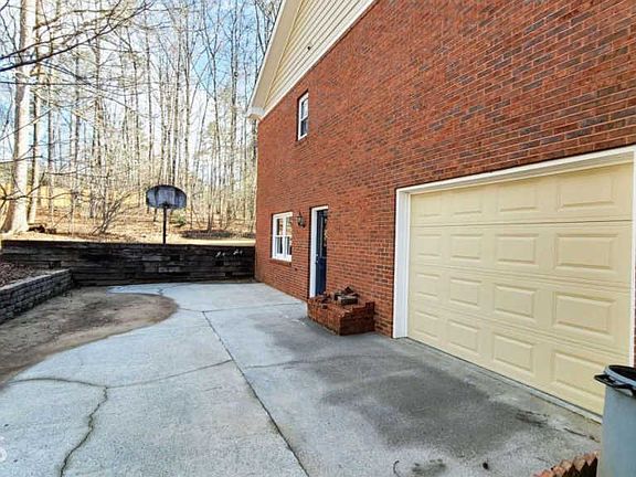 4th image of 1305 Fontainebleau Ct