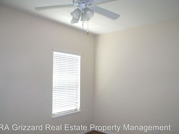 4th image of 7524 Park Hill Ave